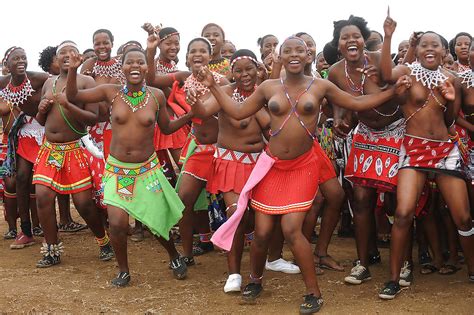 Nackte Mädchen Gruppen 007 Afrikanische Stammesfeiern 1 Porno Bilder Sex Fotos Xxx Bilder