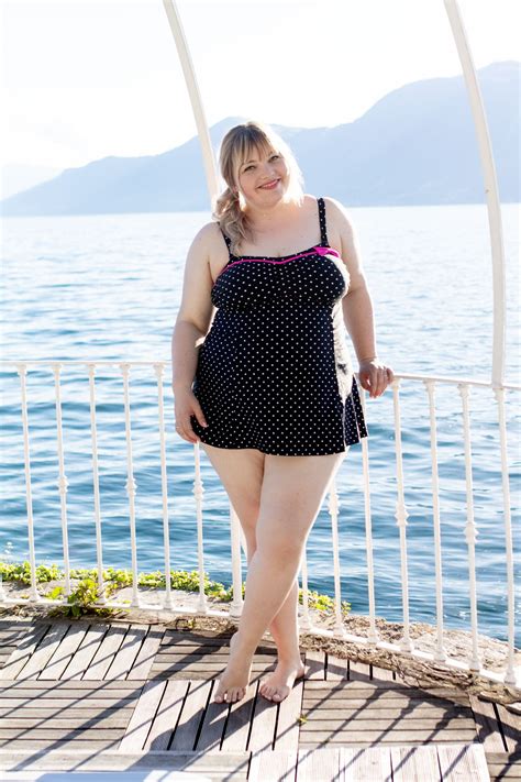 Gepunktetes Badekleid Plus Size Swimwear Auf Kathastrophalde Curvy Women Outfits Curvy