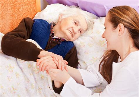 How Do I Become An Elderly Caregiver With Pictures