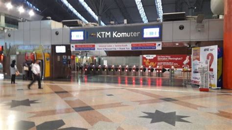 Although ktm's ets (electric train service) was launched in 2010, it was until july 2015 that you can travel further north beyond ipoh to butterworth. KL Sentral Station - Picture of KTM Komuter, Kuala Lumpur ...