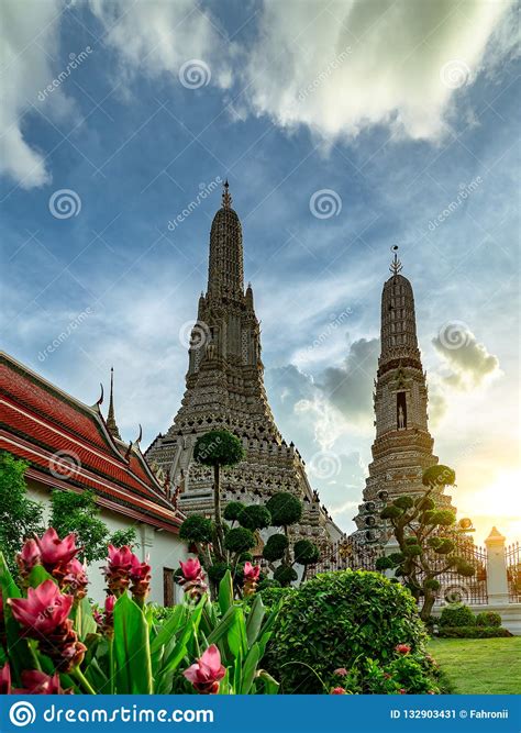 Wat Arun Ratchawararam With Beautiful Blue Sky And White