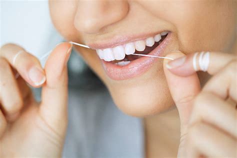 How To Floss Properly Step By Step Guide To Flossing Teeth D Dental
