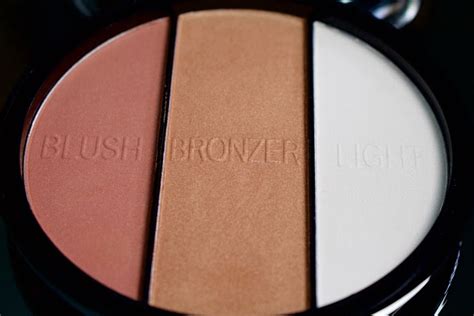 Blush Bronze Iluminador Forever Nude Da Luisance