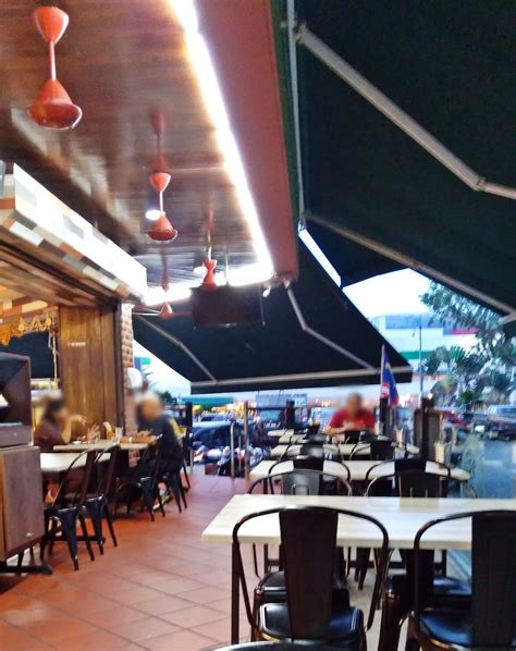 W bangsar, kuala lumpur jest wiele restauracji z liśćmi bananowymi, jednak w lorong ara kiri 1 znajduje się jedna dobra i czysta restauracja, lucky garden o nazwie bala's banana leaf restaurant. Venoth's Culinary Adventures: Restoran Bala's Banana Leaf ...