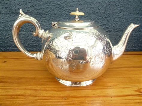 Sheffield Electro Plate Silver Plated Teapot With Cover In Bone
