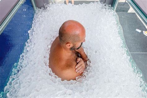 Austrian Takes Ice Bath Of 2 Hours 8 Minutes And Improves World Record