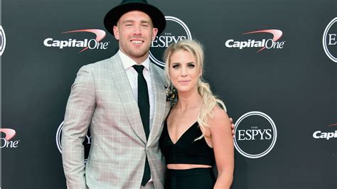 Eagles Te Ertz Defends Wife Uswnt Against Criticism Sporting News