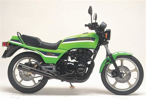 There are two color schemes available for this bike: Мотоцикл Kawasaki GPz 400 1982 Цена, Фото, Характеристики ...