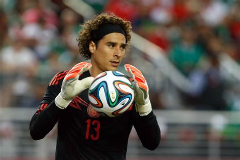 5.0 out of 5 stars 2. Guillermo Ochoa: Nuevo oso de 'Ochoa' en la portería del ...