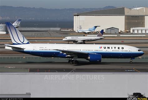 N784ua United Airlines Boeing 777 200er At San Francisco Intl Photo