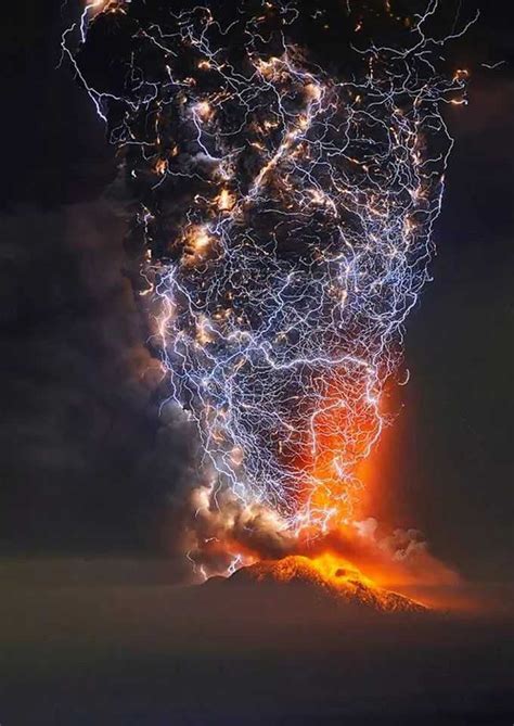 Lighting Bursting Over Erupting Volcano In Chile Awesome Lightning