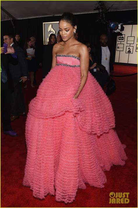 Rihanna Is A Pink Princess On Grammys 2015 Red Carpet Photo 3299461