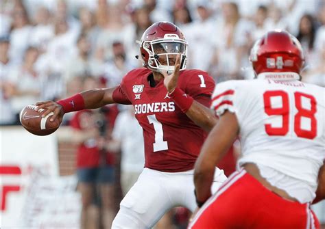Qb Jalen Hurts Impresses Early In Oklahoma Debut Sooners Defense Has