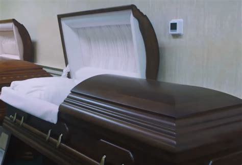 Funeral Home Discovers Womans Corpse Is Still Alive Omg Perez Hilton
