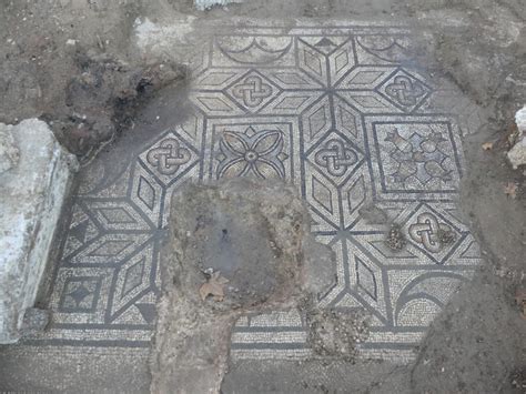 Domus Romana Con Mosaici Del Secondo Secolo Dc Scavata A Nīmes