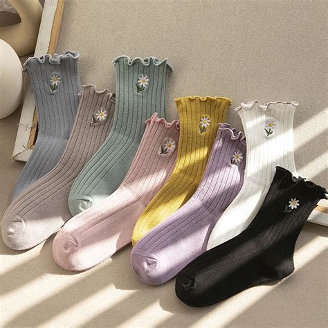 Streetwear Little Daisies Embroider Cute Socks Women Japanese Korean Harajuku Style Kawaii Socks