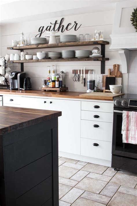 You're sure to find a stunning piece to suit your design. A Nostalgic Farmhouse Style Christmas in the Canadian ...