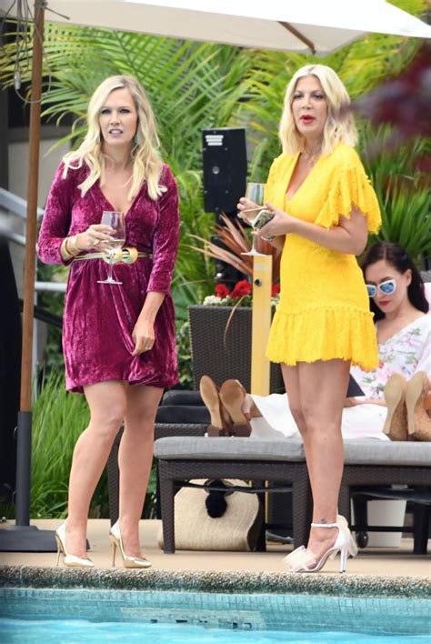 Jennie Garth And Tori Spelling On The Set Of Beverly Hills 90210 In Vancouver 05 29 2019