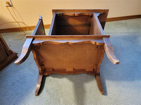 Lot 103 Vintage Side Table Adams Northwest Estate Sales And Auctions