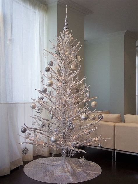 Natal selalu identik dengan pohon natal yang terbuat dari pohon cemara yang berwarna hijau. 10 Kreasi Pohon Natal yang Unik dan Anti Mainstream, Kece ...