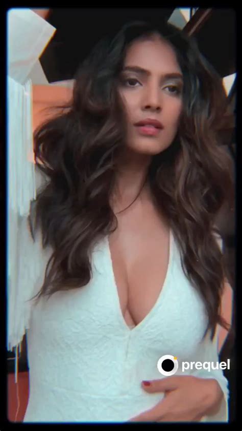 Malavika Mohanan Sexy Cleavage Show Tempting Photoshoot Video