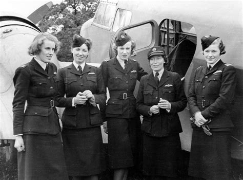 Live Tweets From 1943 On Twitter There Are Currently 8 Female Pilots