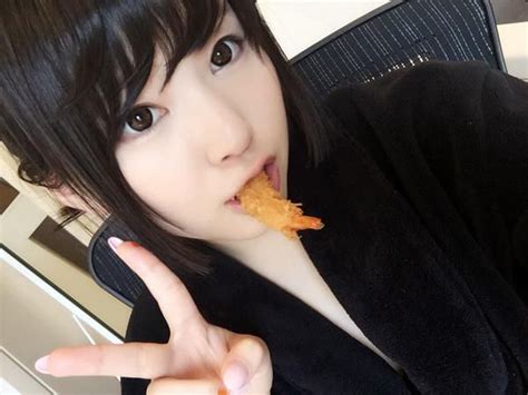 Tsuna Kimura Pretty Selfie