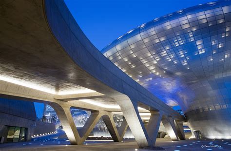 Opening New Spaceship Of € 327 Million In Seoul By Zaha Hadid The
