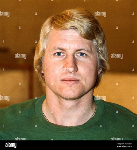 VLADIMIR MYSHKIN ice hockey player goaltender in Soviet National team