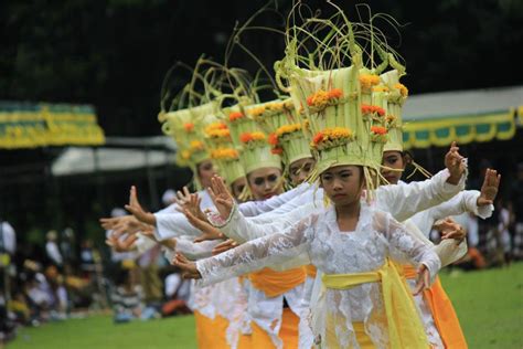 We did not find results for: Syarat Dipentaskannya Tari Rejang Dewa - Kompasiana.com