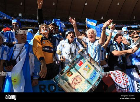 Argentina Soccer Stadium Fans Hi Res Stock Photography And Images Alamy