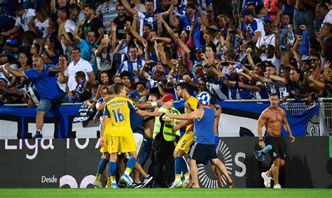 Squad, top scorers, yellow and red cards, goals scoring stats, current form. Portimonense-FC Porto, 2-3 (crónica) | TVI24