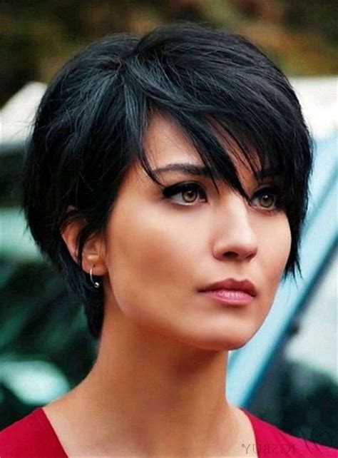 This look generally works best on oval face shapes and fine hair, but those with other face shapes and thick hair can still support a pixie as long as the look is adapted to them. What are the Best Haircuts and Hairstyles For Long Necks?