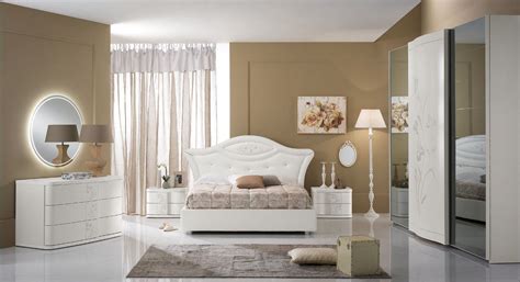 Cassettiere per camera da letto con unghiatura colorata montana. Camera da letto spar modello prestige