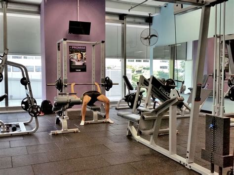 A friendly neighbourhood studio where you can walk in for good stretch and soothe the aches under the guidance of our experienced yoga. クアラルンプールの【エニタイムフィットネス】へ潜入!Anytime Fitness KL
