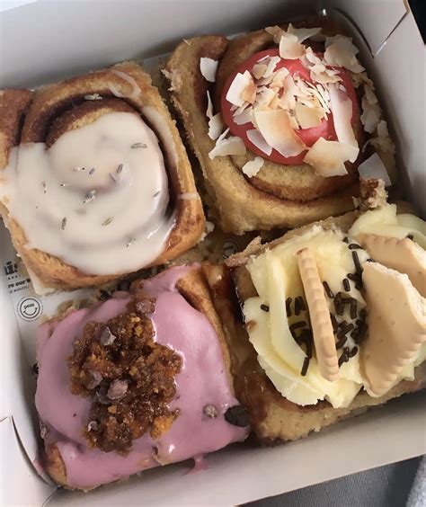 I Ate Cinnamon Rolls With Different Toppings Rfood