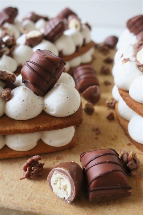 Pour un number cake haut de 25cm 2 pâtes sablées ou 135g de sucre (glace), 400g de farine, 1 pincée de sel, 120g de beurre en morceaux, 2 ganache montée au chocolat praliné 1/2 tablette de chocolat au lait dessert 1/2 tablette de chocolat praliné 15cl de crème liquide entière à 30% 1. Number Cake vanille, praliné & Kinder - Lulalovegood
