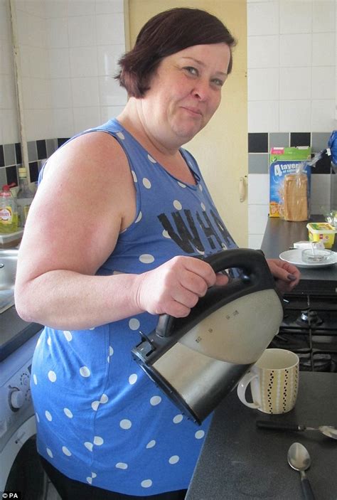 Benefit Streets White Dee Reveals She Is Broke And Could Lose Her Home Daily Mail Online