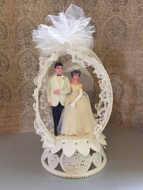A cake topper adds instant elegance to a wedding cake and also makes for a wonderful keepsake for the happy couple. Vintage Wedding Cake Topper Double Arch Wilton 1960s | Vintage wedding cake topper, Wedding ...