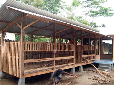 Kandang kambing dibina bertujuan asal untuk menyediakan kediaman yang selesa didiami oleh ternakan. Kandang Kambing Etawa Dari Bambu - Ndik Home