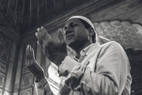 Doa qunut solat subuh bacaan imam. Teks Doa Qunut Subuh Untuk Imam dan Salat Sendirian ...