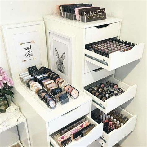Makeup storage ideas, how to store makeup products, how to keep makeup products handy, how to store makeup brushes. makeup room ideas #Makeup (make up stations) Tags: Makeup ...