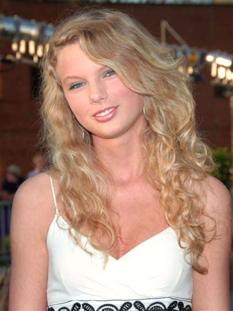 Taylor Swift S Curly Hair Returns In Video She Recorded For Russell Westbrook