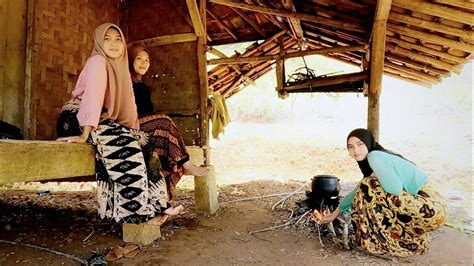 Pesona Gadis Desa Cantik Dan Rajin Ngeliwet Di Saung Sawah Nikmat