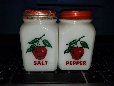 Vintage Mckee Tipp City Apple Milkglass Salt And Pepper Shakers Milk