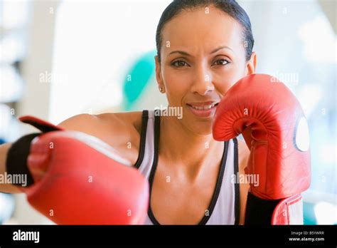 Woman Boxing At Gym B5ywrr Hi Res Stock Photography And Images Alamy