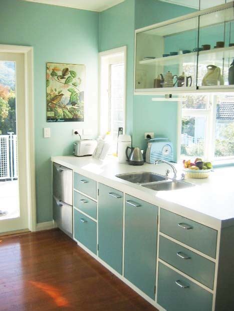 Click the word on and it will change to off. 50's Retro Kitchen - cabinet colour with white base | Kitchen design decor, Kitchen remodel ...
