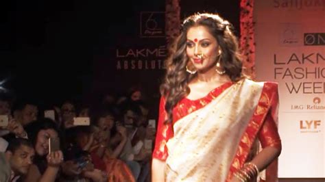 Bipasha Basu Walks The Ramp At Lakme Fashion Week 2016 Youtube
