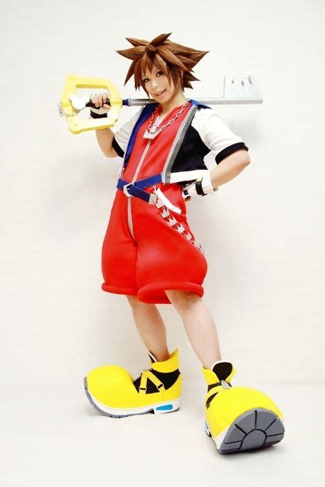 kingdom hearts sora cosplay how do they make the outfit look so exact especially the wig