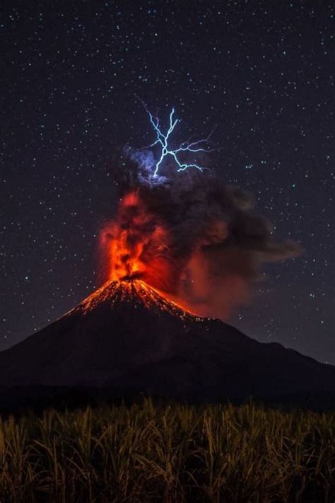 Pin By Annie Tissot On Volcan En éruptions National Geographic Photo